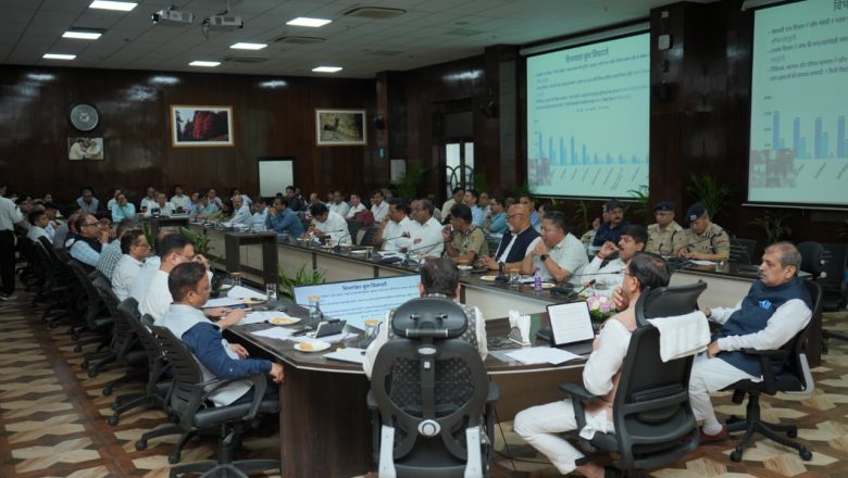 छात्र-छात्राओं की शिकायतों के निस्तारण के लिए विश्वविद्यालयों और महाविद्यालयों में हेल्प डेस्क बनाई जाए : धामी   