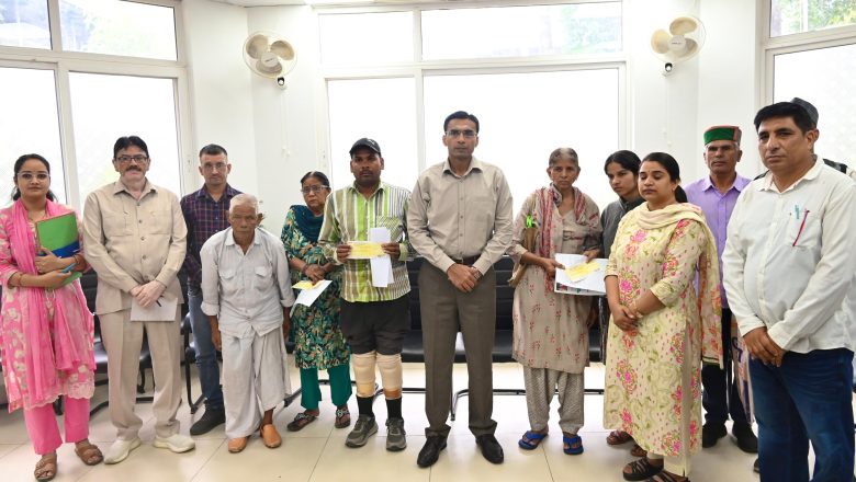 जिलाधिकारी सविन बंसल की पहल पर पहली बार रायफल क्लब फंड का उपयोग निर्धन, निर्बल और असहाय लोगों के सहायतार्थ किया गया।      