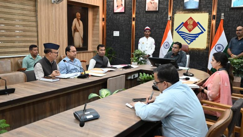 डीएम सविन बंसल ने अपात्र लाभार्थियों पर की बड़ी कार्रवाई, पात्र परिवारों को ही मिलेगा हक