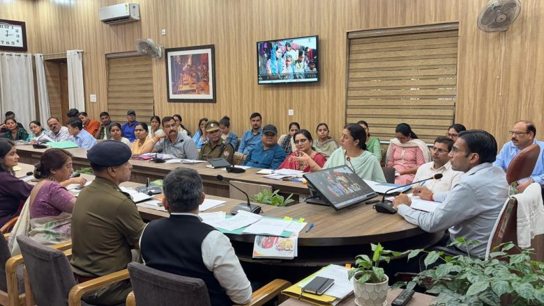 जिलाधिकारी सविन बंसल ने स्वास्थ्य विभाग को सभी संस्थाओं में 10 दिन में बच्चों की स्वास्थ्य जांच कराने के आदेश दिए