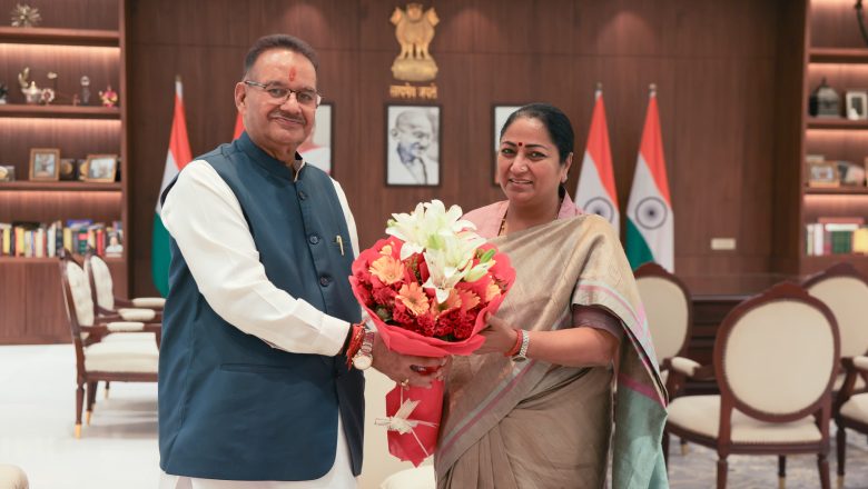 नई दिल्ली में मुख्यमंत्री रेखा गुप्ता से की शिष्टाचार भेंट करते कैबिनेट मंत्री गणेश जोशी, देवभूमि उत्तराखण्ड आने का दिया निमंत्रण   