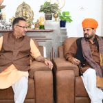 मंत्री जोशी ने प्रदेश के विकास और जनकल्याण के मुद्दों पर निरंतर मार्गदर्शन देने के लिए उनका आभार व्यक्त किया   