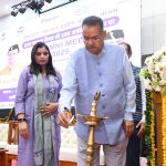 कार्यक्रम का शुभारंभ मंत्री गणेश जोशी ने दीप प्रज्वलित कर किया।