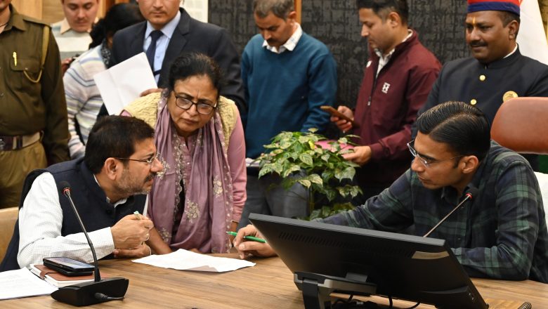 डीएम जनदर्शन, सुनवाई से लेकर समाधान तक; बढ़ती जन अपेक्षाएं; मौके पर ही निर्णय