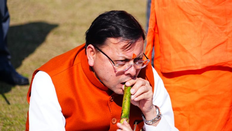 मुख्यमंत्री ने किसानों के साथ जमीन पर बैठक गन्ना का स्वाद भी लिया