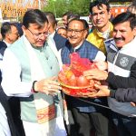 किसानों का कहना — मुख्यमंत्री धामी ने वादा नहीं, बल्कि विश्वास दिया है और गन्ना मूल्य वृद्धि से लाखों किसानों को राहत मिली है।