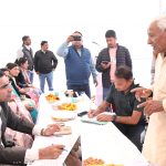 इठारना में आयोजित बहुउद्देशीय शिविर में डीएम के संज्ञान में आया था प्रकरण; डीएम ने शिक्षा अधिकारी को दिए थे शिक्षक की तैनाती के निर्देश