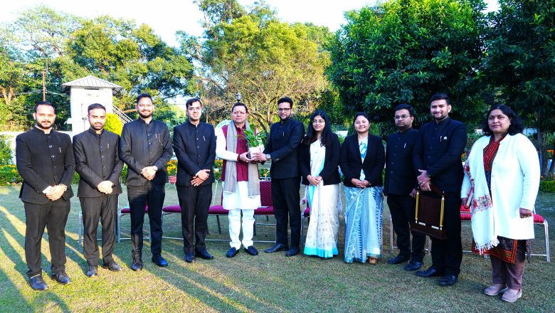 मुख्यमंत्री ने कहा कि समस्याओं के समाधान के लिए पारंपरिक तरीकों के साथ आधुनिक और स्मार्ट समाधान आवश्यक हैं, ताकि जनता को त्वरित और प्रभावी सेवाएँ मिल सकें