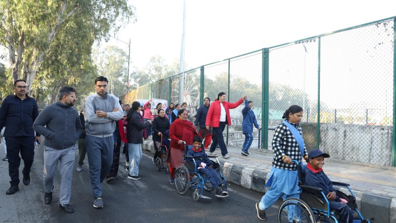 जिलाधिकारी सविन बंसल ने कहा कि दिव्यांगजन समाज का अभिन्न हिस्सा हैं और उनके लिए सुलभ वातावरण तैयार करना प्रशासन की सर्वोच्च प्राथमिकता है।