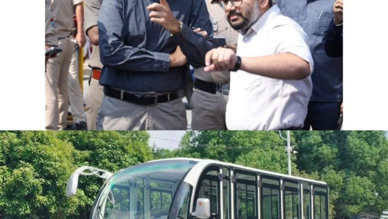 जिलाधिकारी सविन बंसल ने निर्देश दिए कि ईवी शटल बसों की खरीद प्रक्रिया शीघ्र पूरी करते हुए उनके संचालन से संबंधित सभी आवश्यक व्यवस्थाएं तत्काल सुनिश्चित करने के निर्देश दिए