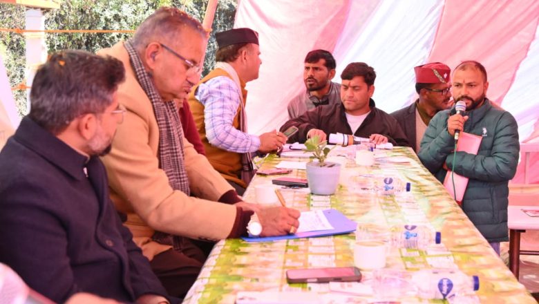 मंत्री गणेश जोशी ने कहा कि “जन-जन की सरकार, जन के द्वार” कार्यक्रम के अंतर्गत प्रत्येक न्याय पंचायत में बहुउद्देशीय शिविर आयोजित किए जा रहे हैं, ताकि योजनाओं का लाभ समाज के अंतिम पंक्ति में खड़े व्यक्ति तक सुनिश्चित किया जा सके