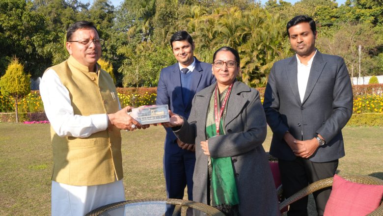 मुख्यमंत्री धामी से डीआरएम, मुरादाबाद विनीता श्रीवास्तव ने शिष्टाचार भेंट की