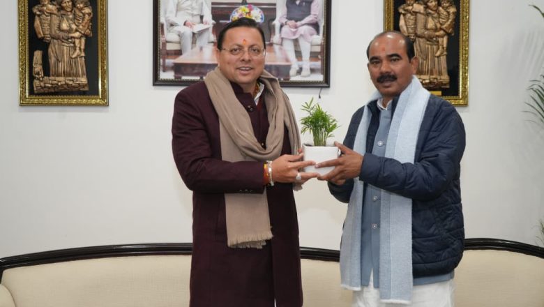 मुख्यमंत्री धामी से सड़क परिवहन एवं राजमार्ग मंत्रालय, भारत सरकार में राज्य मंत्री श्री अजय टम्टा ने मुलाक़ात की