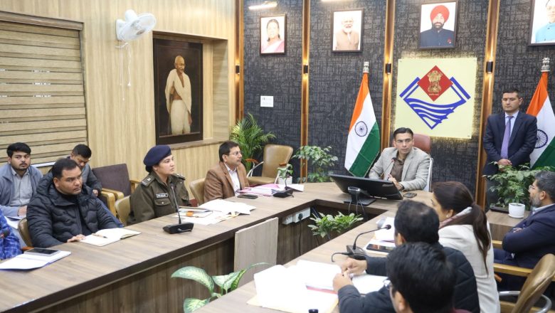 डीएम सविन बंसल ने कहा कि यदि किसी विभाग को अतिरिक्त बजट की आवश्यकता हो तो वह तत्काल प्रस्ताव प्रस्तुत करें, जिला प्रशासन द्वारा आवश्यक धनराशि उपलब्ध कराई जाएगी।