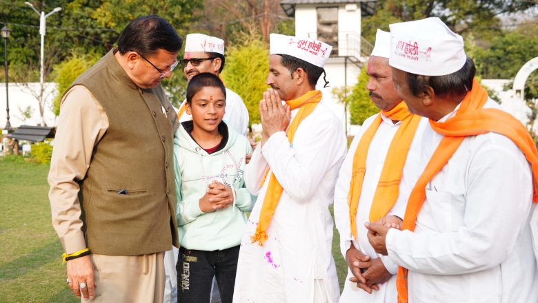 मुख्यमंत्री धामी ने कहा कि उत्तराखंड की होली केवल रंगों का त्योहार नहीं है, बल्कि यह हमारी समृद्ध लोकसंस्कृति, शास्त्रीय संगीत परंपरा, आध्यात्मिक चेतना और सामाजिक समरसता का जीवंत प्रतीक है