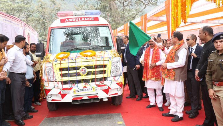 मुख्यमंत्री धामी ने कहा कि दूसरा वाहन राजकीय इंटर कॉलेज, मंच के लिए आवंटित किया गया है, जो विद्यालय के शैक्षणिक कार्यों और छात्र-छात्राओं की आवश्यकताओं के लिए मील का पत्थर साबित होगा