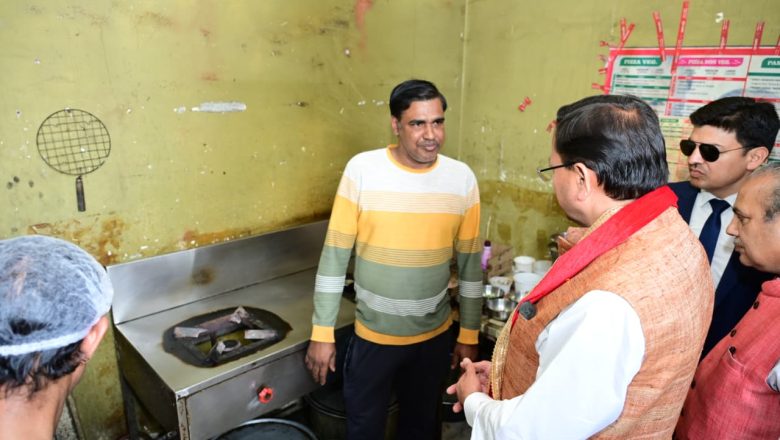 मुख्यमंत्री धामी ने रेस्टोरेंट में पहुंच लिया गैस आपूर्ति का जायजा