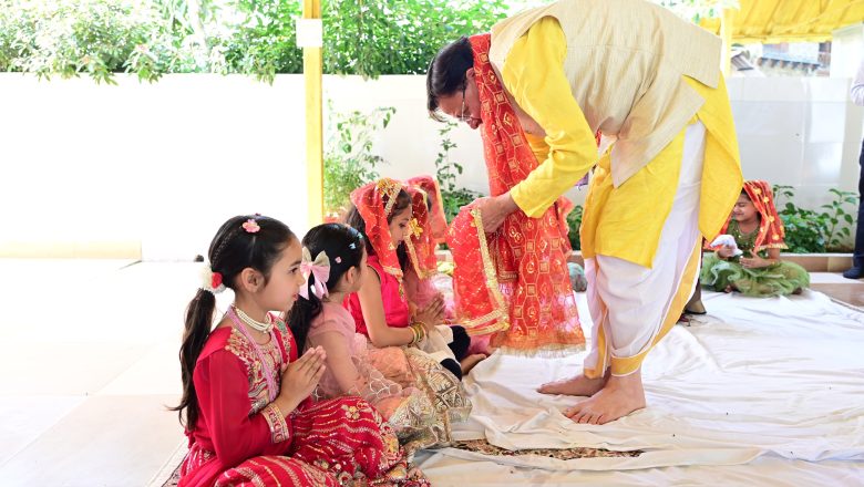 मुख्यमंत्री धामी ने कहा कि कन्या पूजन हमारी समृद्ध सांस्कृतिक परंपरा का महत्वपूर्ण अंग है, जो नारी सम्मान और सामाजिक समरसता का संदेश देता है