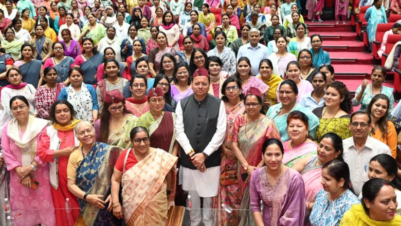 मुख्यमंत्री धामी ने कहा कि राज्य सरकार के प्रयासों से प्रदेश की 2 लाख 65 हजार से अधिक लखपति दीदियों की सालाना आय एक लाख से अधिक हो चुकी