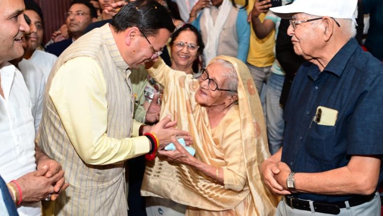 मुख्यमंत्री धामी ने कहा कि जिस परिवार और समाज में बुजुर्गों का सम्मान होता है, वहां सुख, शांति और समृद्धि का वास होता है।