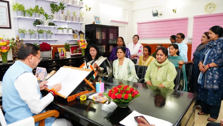 सीएम धामी से आंगनबाड़ी कर्मियों के प्रतिनिधिमंडल की मुलाकात, समस्याओं पर हुई चर्चा