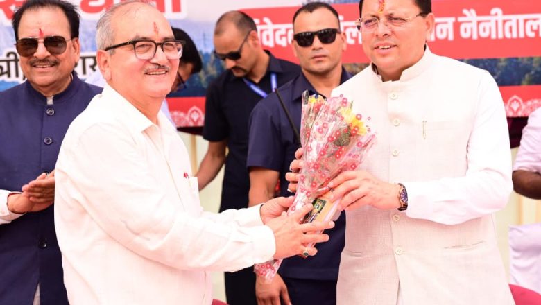 सीएम धामी ने पत्रकारों से किया आह्वान, सकारात्मक पत्रकारिता को बढ़ावा दें और विकास कार्यों को जन-जन तक पहुंचाएं