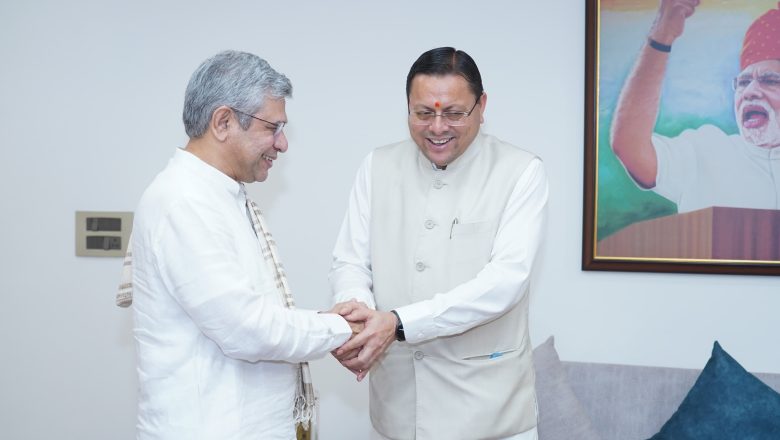 मुख्यमंत्री धामी ने केंद्रीय रेल मंत्री अश्विनी वैष्णव के समक्ष खटीमा-मझोला पीलीभीत रेलवे फाटक संख्या-18C को जनहित में दोबारा खोलने की मांग रखी