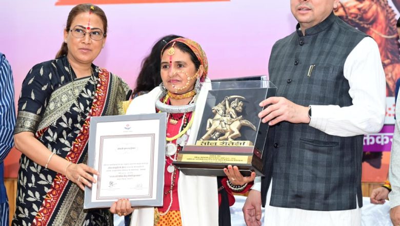 मुख्यमंत्री धामी ने कहा कि राज्य की मातृशक्ति को सशक्त और आत्मनिर्भर बनाना सरकार की प्राथमिकता है
