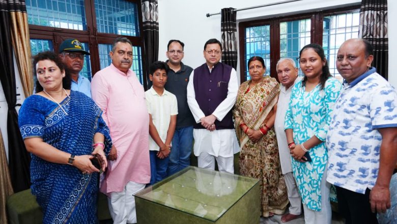सीएम धामी बोले- शहीद परिवारों के साथ सदैव खड़ी है सरकार, उनके सम्मान में कोई कमी नहीं