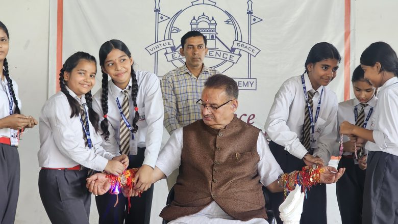 बच्चों की मासूम मुस्कान और प्यार से अभिभूत हुए कैबिनेट मंत्री गणेश जोशी, बांटी रक्षाबंधन की खुशियां
