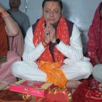 मुख्यमंत्री पुष्कर सिंह धामी ने पैतृक गांव हड़खोला स्थित श्री हरि चंद देवता मंदिर में की पूजा-अर्चना